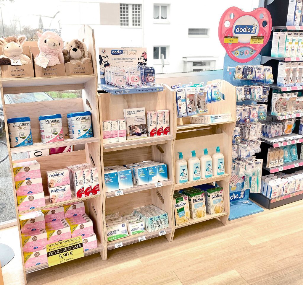 Rayonnage bois de pharmacie